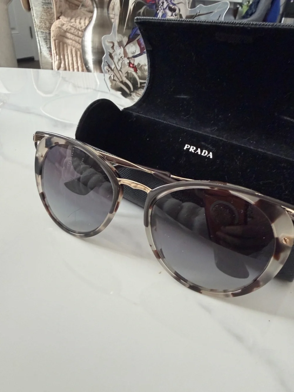 Authentic Prada Tortoiseshell Round Sunglasses Gold Accent Frame - Picture 4 of 15